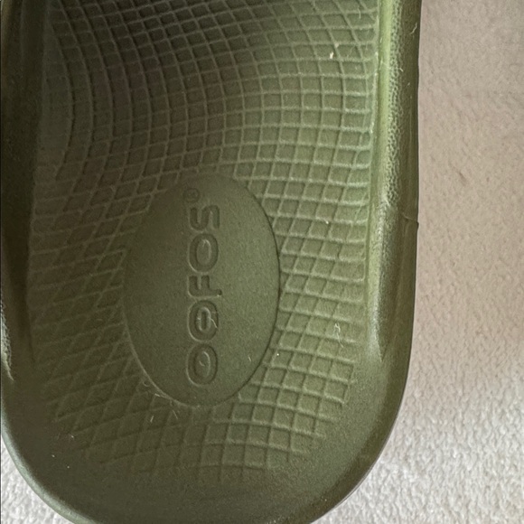 OOFOS flip flops - Picture 7 of 11